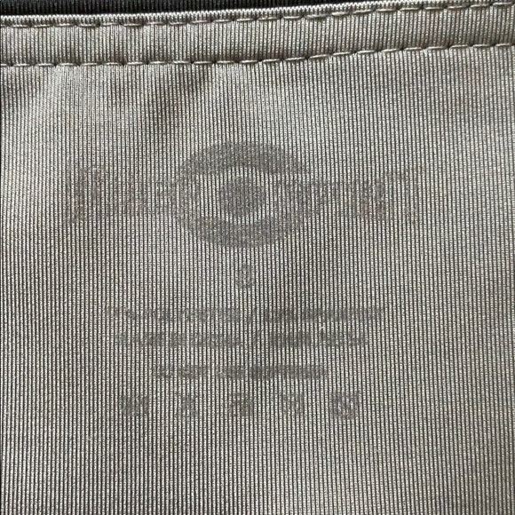 Black and gray workout 3/4 capris pants - Picture 4 of 4